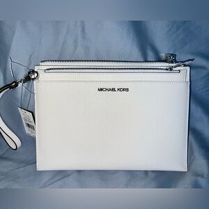 MICHAEL KORS: XL POP CLUTCH WRISTLET in Optic White Leather